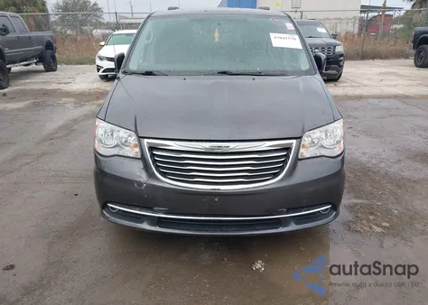 2015 Chrysler Town & Country Touring z USA, uszkodzony, nr VIN 2C4RC1BG2FR755812